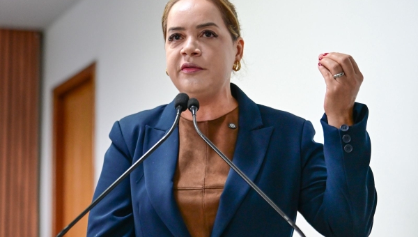 Vereadora Lucilene Vale apresenta PL para capacitação de profissionais da Saúde no atendimento a pessoas com autismo em Rio Branco